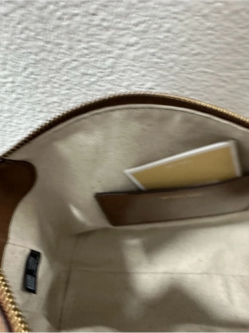 Michael Kors Dakota Medium Pocket Leather Shoulder Bag Unused ( Tag Inside )